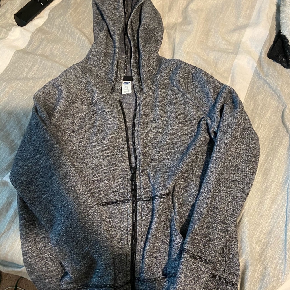 grey sweatshirt